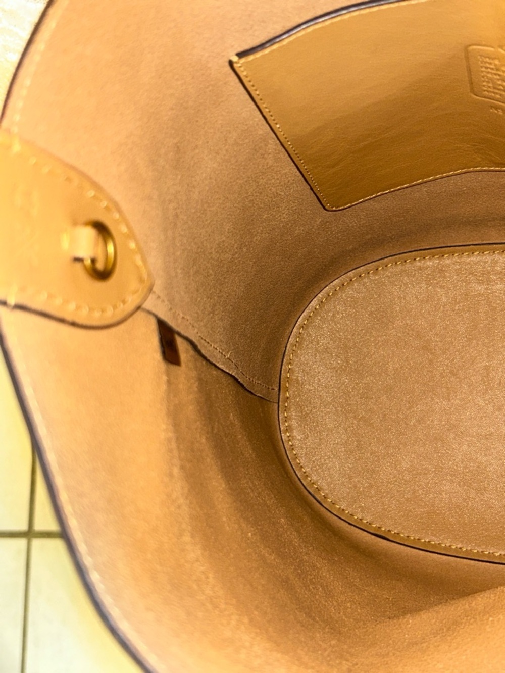 Gorgeous Coach Bleeker Bucket Bag - Picture 8 of 15